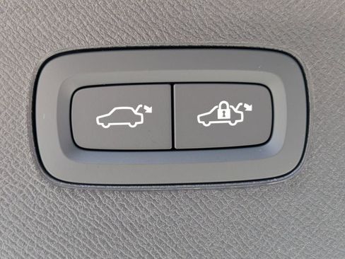 New 2026 Volvo XC90 B6 Ultra w/ Protection Package image 24