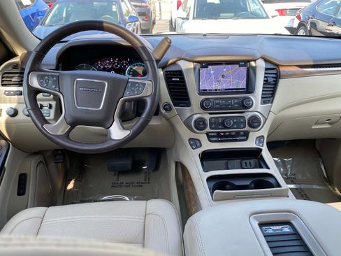 Used 2020 GMC Yukon XL Denali w/ Denali Premium Package image 14