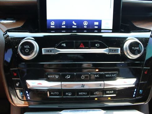 Used 2022 Ford Explorer King Ranch w/ Premium Technology Package RWD image 56