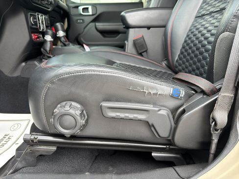 Used 2022 Jeep Gladiator Rubicon w/ LED Lighting Group AWD/4WD image 14
