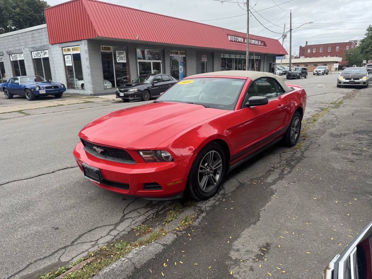 Used 2010 Ford Mustang Convertible RWD image 1