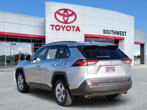 Used 2019 Toyota RAV4 XLE image 4