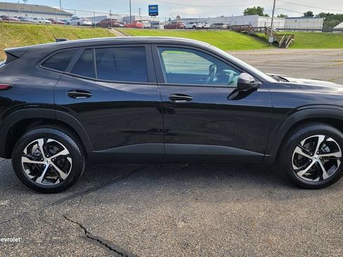 Used 2024 Chevrolet Trax RS FWD image 14