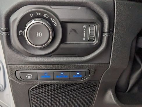 Used 2025 Jeep Wrangler Unlimited Sahara AWD/4WD image 21