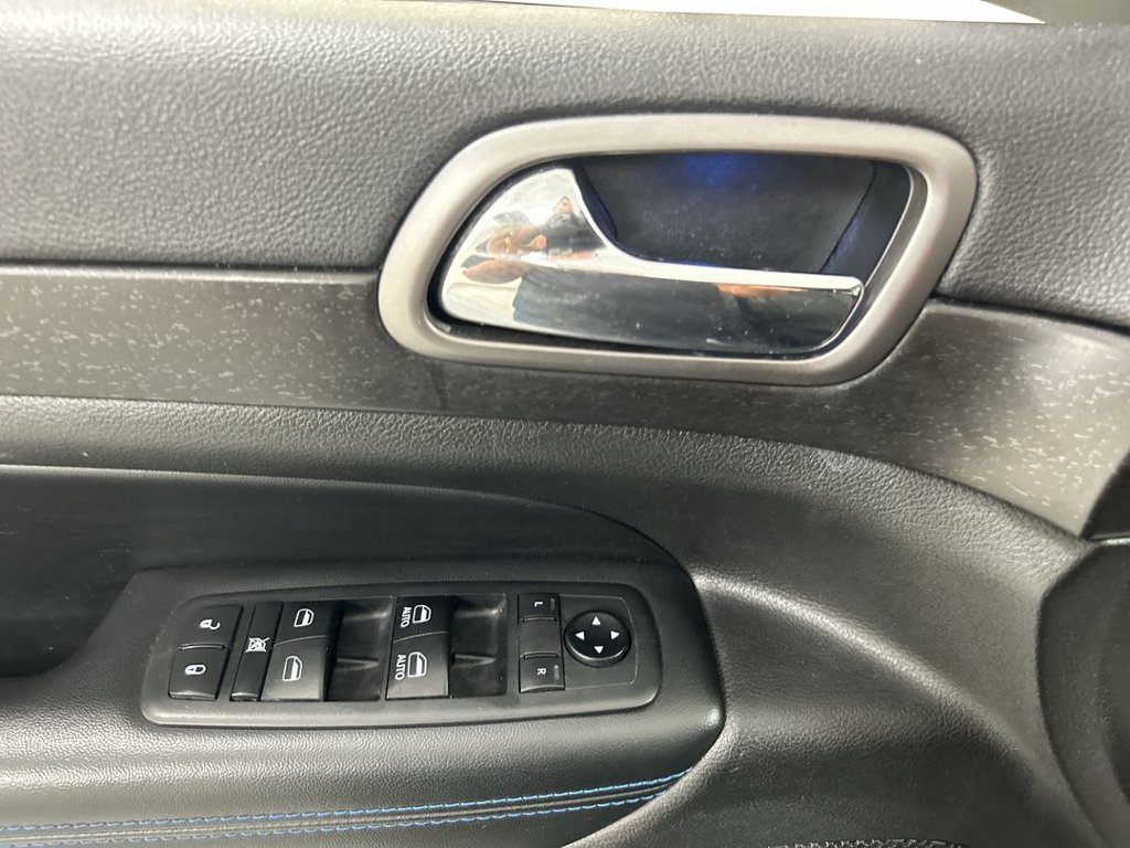 Used 2018 Jeep Grand Cherokee Laredo AWD/4WD image 11