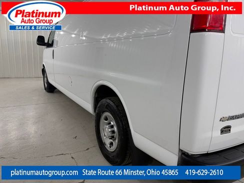 Used 2017 Chevrolet Express 3500 Extended RWD image 10