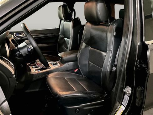 Used 2017 Jeep Grand Cherokee Limited w/ Luxury Group II AWD/4WD image 8