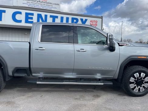 Used 2025 GMC Sierra 3500 Denali AWD/4WD image 14