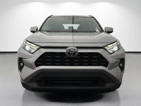 Used 2022 Toyota RAV4 XLE Premium image 8