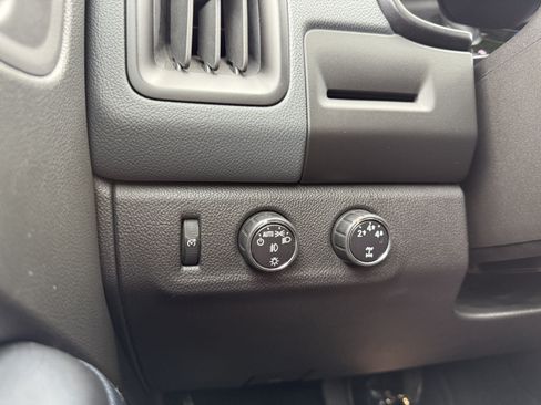Used 2015 Chevrolet Colorado Z71 AWD/4WD image 6