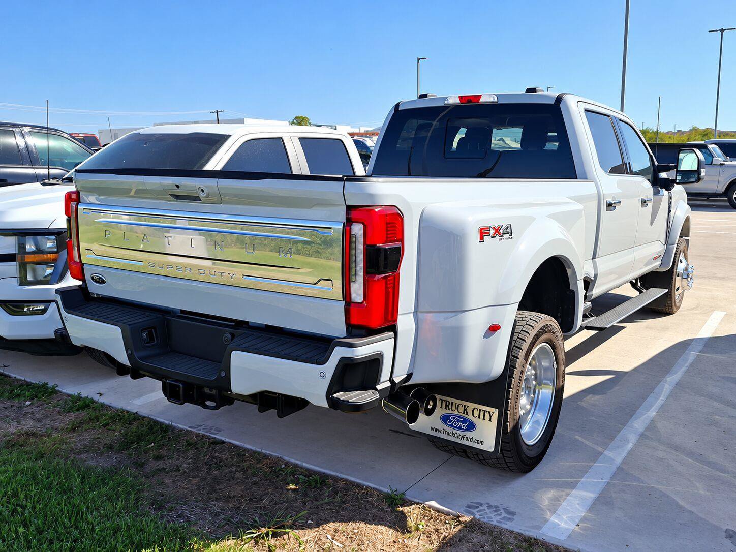 Used 2025 Ford F450 Platinum w/ Platinum Plus Package AWD/4WD image 7