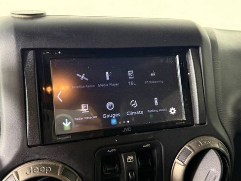 Used 2018 Jeep Wrangler Unlimited Sport AWD/4WD image 27