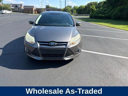 Used 2014 Ford Focus SE w/ SE Sport Package FWD image 2