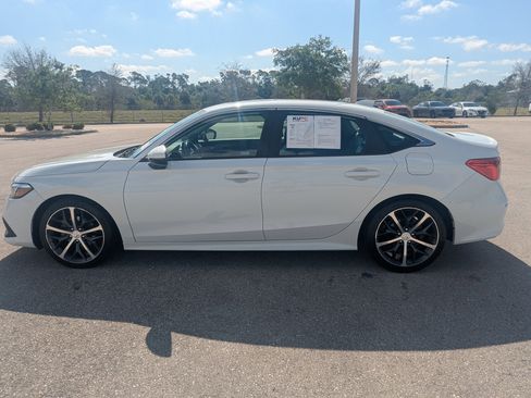 Used 2022 Honda Civic Touring image 8