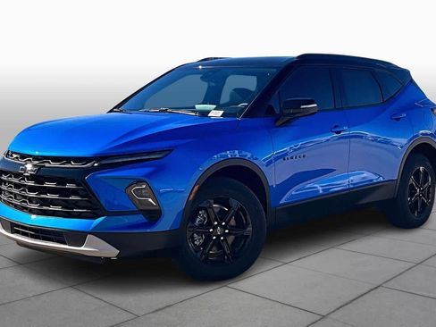 New 2026 Chevrolet Blazer LT w/ Sound & Technology Package AWD/4WD image 2