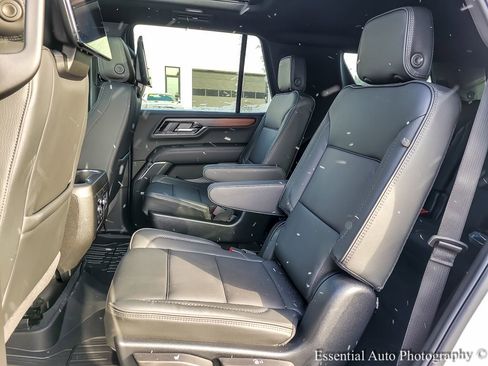New 2026 GMC Yukon Denali w/ Denali Reserve Package AWD/4WD image 10
