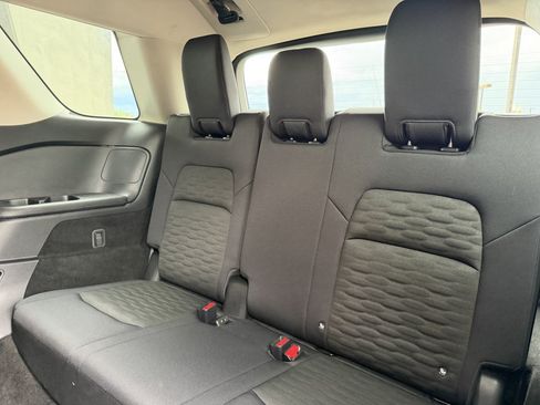 Used 2025 Nissan Pathfinder SV FWD image 33