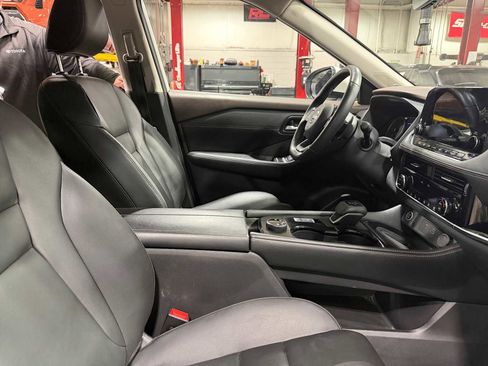 Used 2023 Nissan Rogue SL w/ SL Premium Package image 16