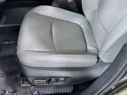 Certified 2025 Toyota Sienna XLE FWD image 20