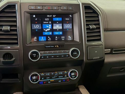 Used 2019 Ford Expedition Limited w/ Equipment Group 302A AWD/4WD image 21