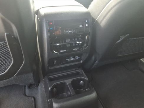 Used 2023 Jeep Grand Cherokee L Laredo image 11