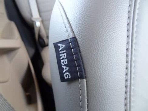 Certified 2017 Ford C-MAX Titanium w/ Equipment Group 301A image 18