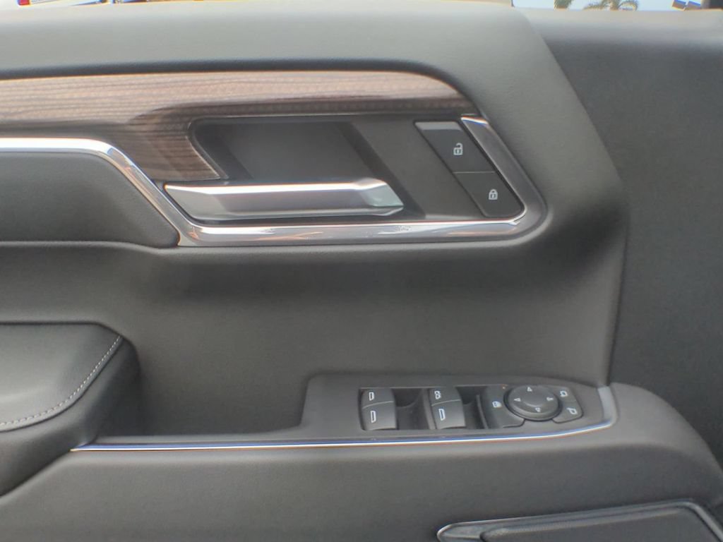 Used 2023 Chevrolet Silverado 1500 LT AWD/4WD image 23