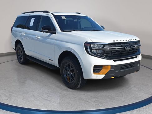 Used 2025 Ford Expedition Tremor AWD/4WD image 3