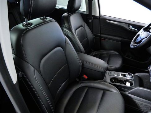 Certified 2022 Ford Escape Titanium w/ Class II Trailer Tow Package image 11