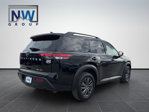 Used 2022 Nissan Pathfinder SV image 14