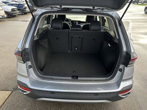 Used 2025 Volkswagen Taos SE image 12