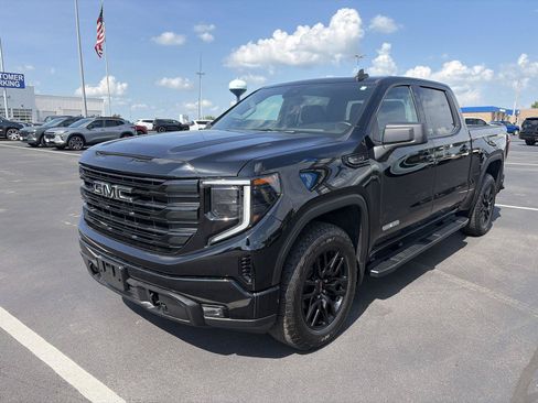 Used 2024 GMC Sierra 1500 Elevation w/ LPO, Elevation Black Package AWD/4WD image 9