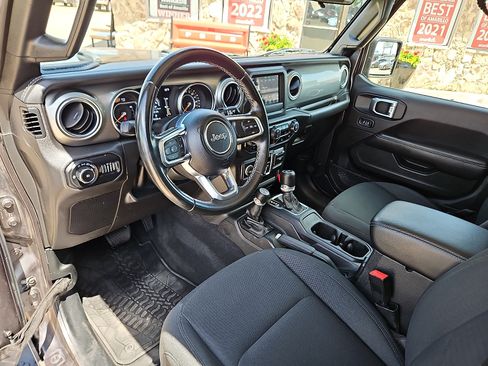 Used 2021 Jeep Wrangler Unlimited Sahara AWD/4WD image 11