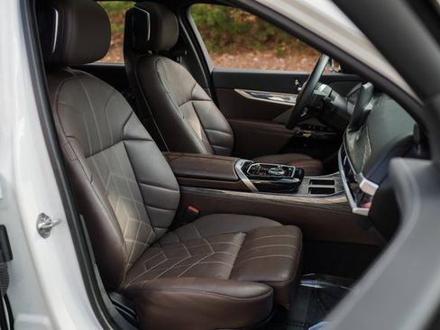 Used 2024 BMW i7 eDrive50 w/ M Sport Package image 25