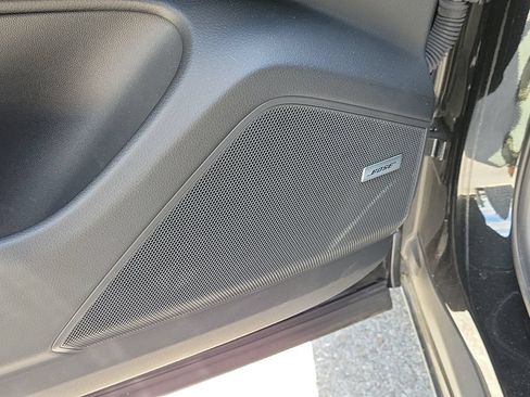 Certified 2025 Porsche Cayenne AWD/4WD image 27
