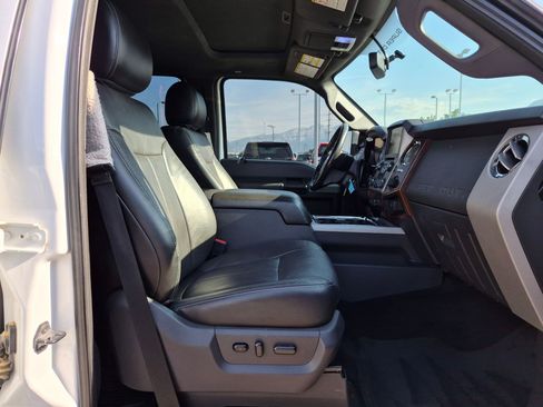 Used 2015 Ford F250 Lariat w/ Lariat Ultimate Package AWD/4WD image 31
