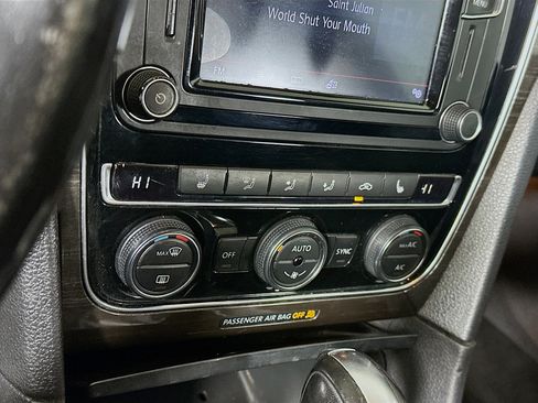 Used 2017 Volkswagen Passat 1.8T SEL Premium image 22