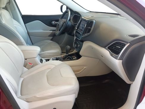 Used 2019 Jeep Cherokee Limited FWD image 24