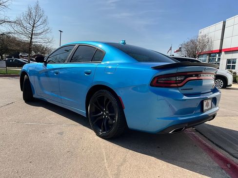 Used 2018 Dodge Charger SXT Plus w/ Blacktop Package image 8