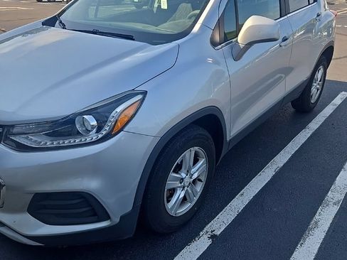 Used 2019 Chevrolet Trax LT FWD image 1