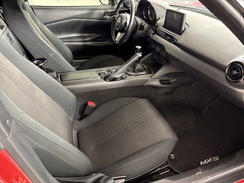 Used 2019 MAZDA MX-5 Miata Sport w/ I-ACTIVSENSE Sport Package image 33