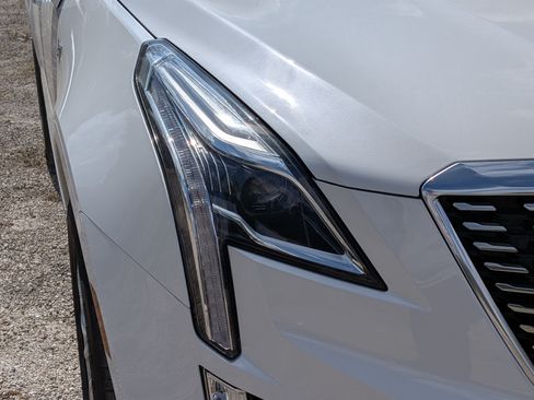 Used 2022 Cadillac XT5 Premium Luxury w/ Technology Package FWD image 9