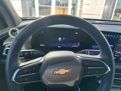 Used 2025 Chevrolet Traverse LT w/ Sun and Wheel Package FWD image 15