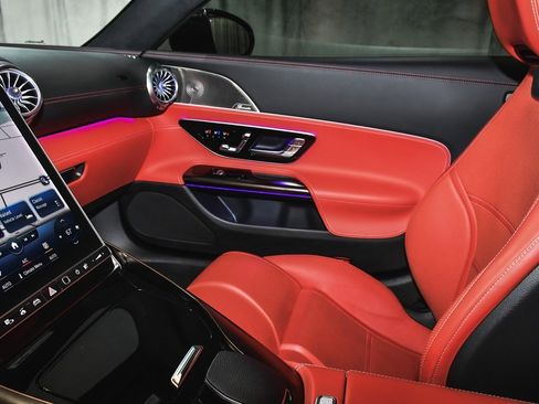 Used 2022 Mercedes-Benz SL 63 AMG 4MATIC w/ Driver Assistance Package image 60