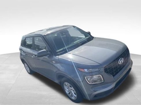 Used 2021 Hyundai Venue SE FWD image 11