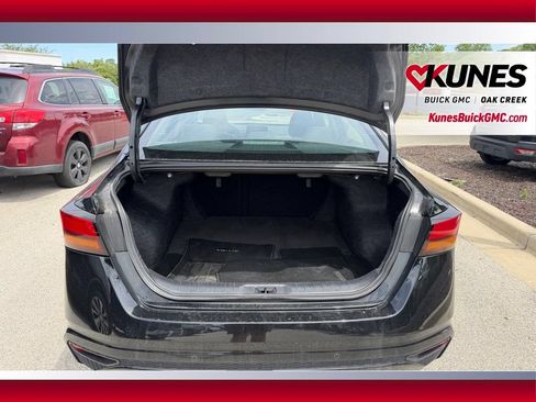 Used 2025 Nissan Altima 2.5 SV FWD image 9