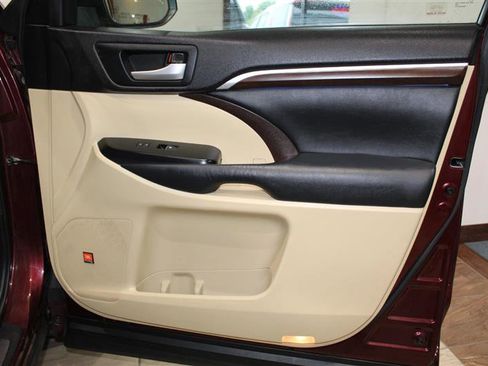 Used 2015 Toyota Highlander Limited AWD/4WD image 33