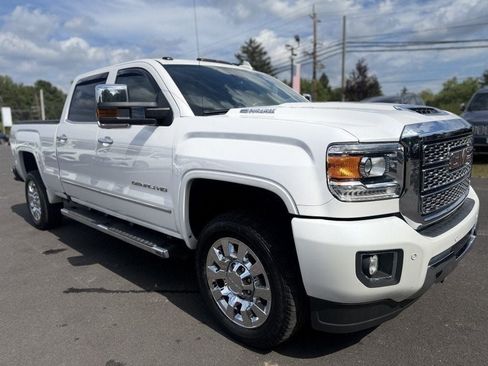 Used 2018 GMC Sierra 2500 Denali w/ Duramax Plus Package AWD/4WD image 2
