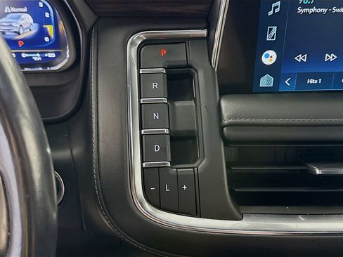 Used 2022 Chevrolet Tahoe LT w/ Luxury Package RWD image 17