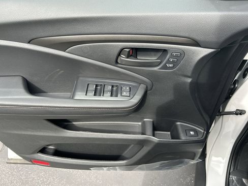 Used 2025 Honda Ridgeline TrailSport image 15